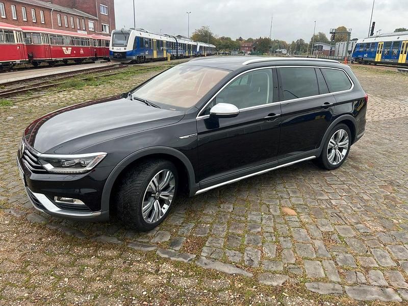 Schwarz Gebraucht 2016 VW Passat Alltrack Kombi | 15.499 € (Fairer Preis) - Bild 1/4