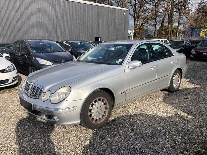 Gebraucht Mercedes E240 Elegance 177 PS (130 kW) 2002 Silber Limousine