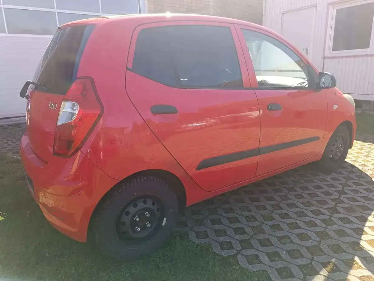 Gebraucht Hyundai i10 Edition 69 PS (50 kW) 2013 Electric red Kleinwagen