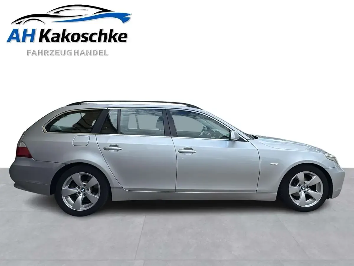 Gebraucht BMW 525 177 PS (130 kW) 2005 Titansilber metallic Kombi