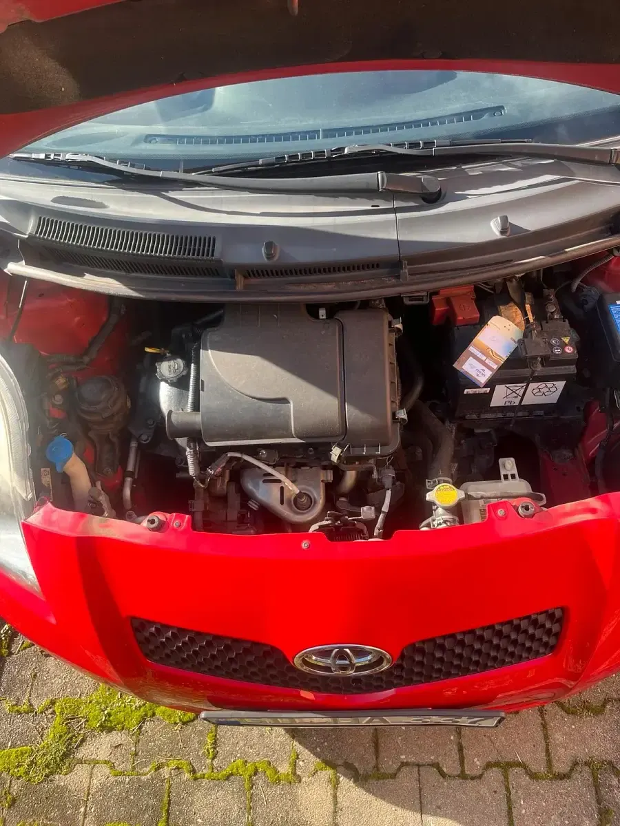 Gebraucht Toyota Yaris 69 PS (50 kW) 2008 Rot Kleinwagen
