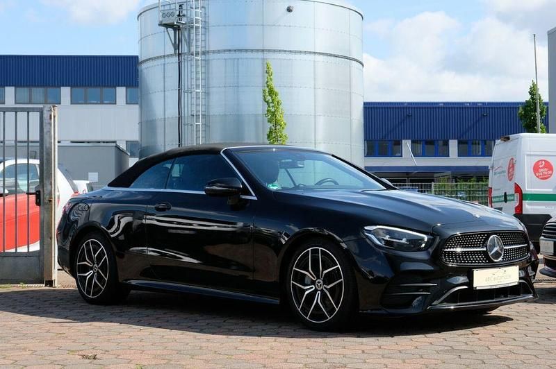 Gebraucht Mercedes E220 AMG 194 PS (142 kW) 2022 Schwarz Cabrio