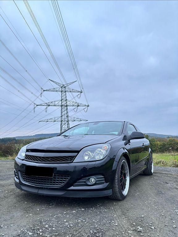 Schwarz Gebraucht 2010 Opel Astra GTC Coupé | 4.499 € (Fairer Preis) - Bild 1/4