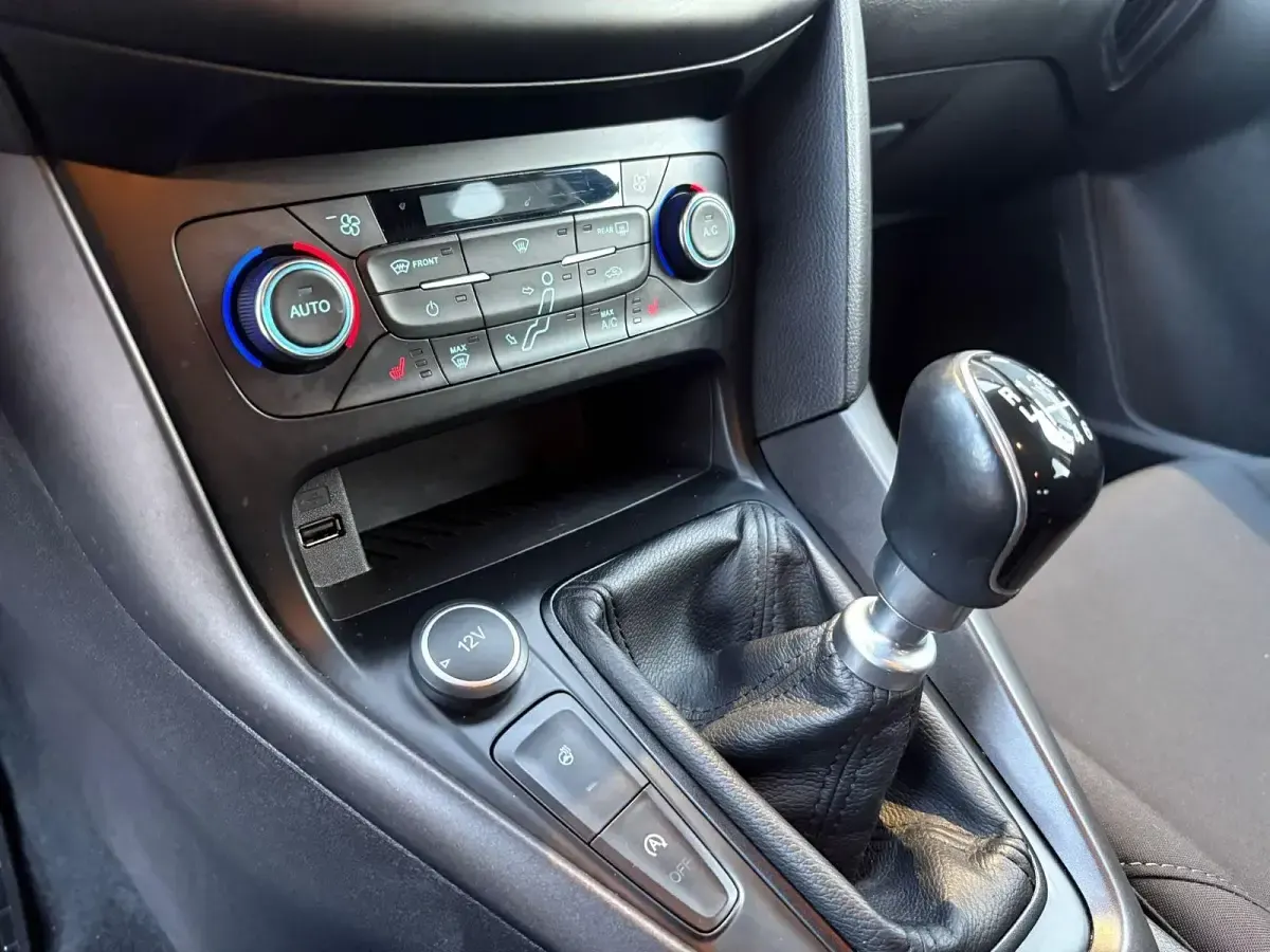 Gebraucht Ford Focus Business Edition 125 PS (91 kW) 2017 Schwarz Kombi