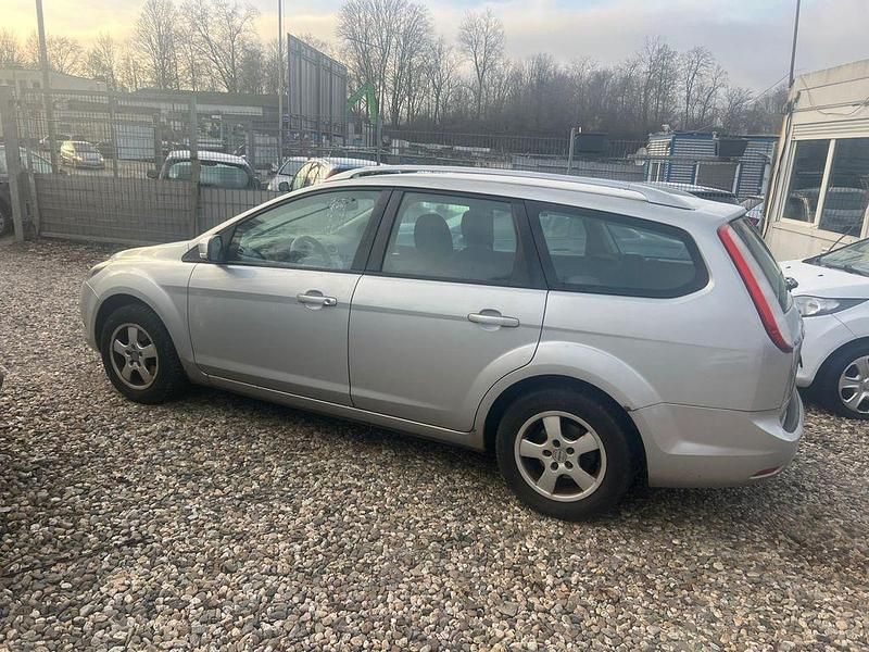 Gebraucht Ford Focus Titanium 125 PS (91 kW) 2008 Silber Limousine