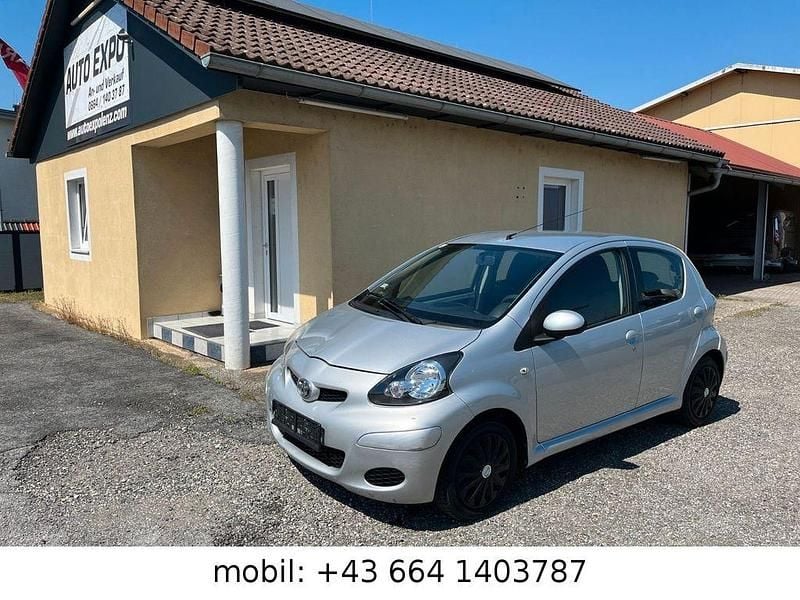 Silber Gebraucht 2009 Toyota Aygo City Kleinwagen | 1.190 € (Guter Preis) - Bild 1/4