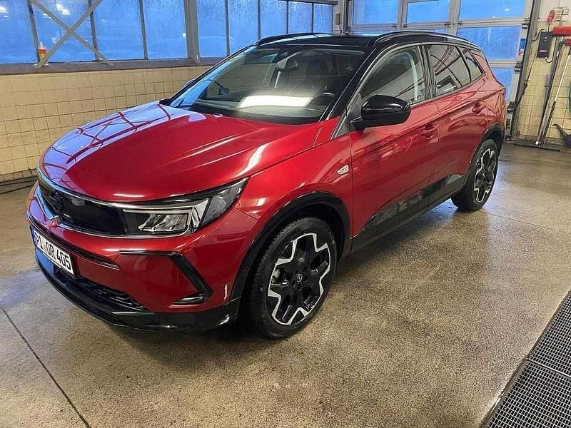 Rubin rot (metallic) Gebraucht 2023 Opel Grandland X SUV | 25.990 € (Fairer Preis) - Bild 1/2