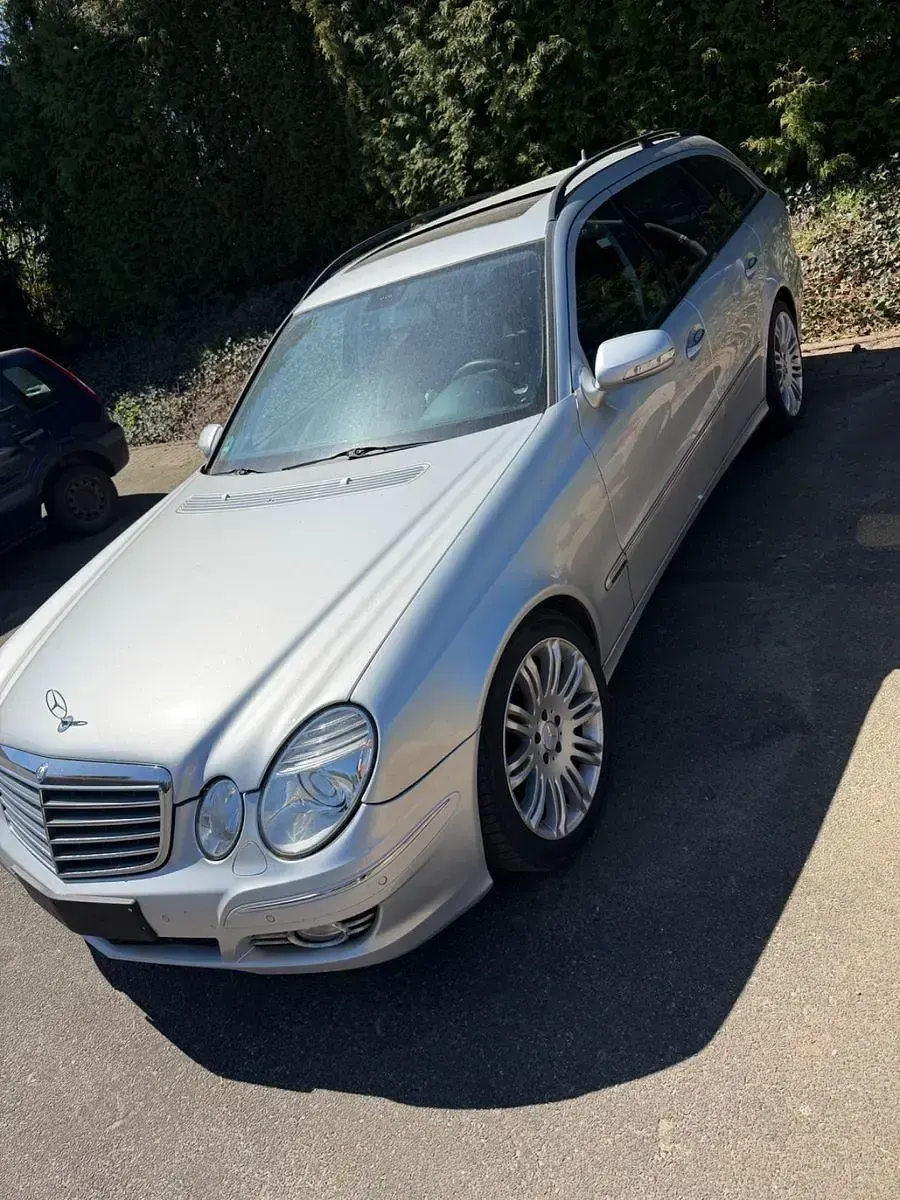 Usado Mercedes E220 Avantgarde 170 CV (125 kW) 2007 Plateado Familiar