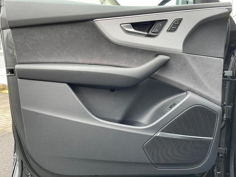 Neu Audi Q8 S-Line 286 PS (210 kW) 2026 Grau SUV