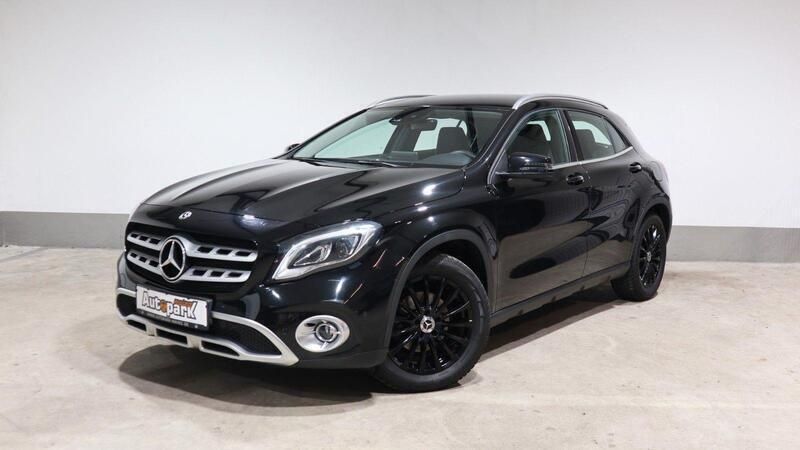 Schwarz Gebraucht 2018 Mercedes GLA180 Urban SUV | 15.500 € (Guter Preis) - Bild 1/3