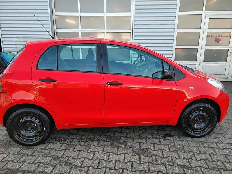 Gebraucht Toyota Yaris 69 PS (50 kW) 2007 Rot Kleinwagen