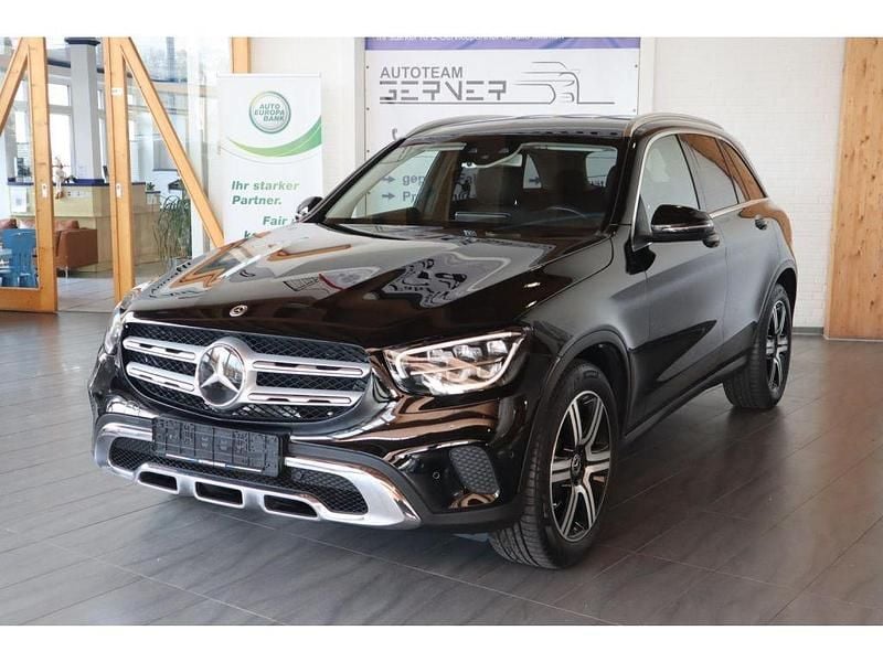 Schwarz (metallic) Gebraucht 2020 Mercedes GLC200 SUV | 39.020 € - Bild 1/4