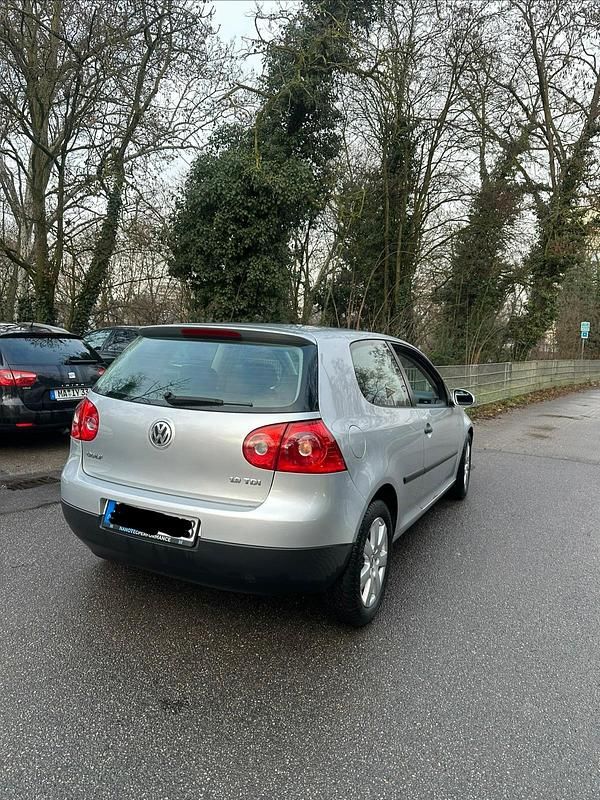 Gebraucht VW Golf V 105 PS (77 kW) 2003 Silber Kleinwagen