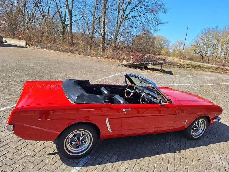 Rot Gebraucht 1965 Ford Mustang Cabrio | 48.800 € - Bild 1/4