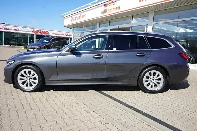Gebraucht BMW 318 Advantage 150 PS (110 kW) 2020 Grau Limousine