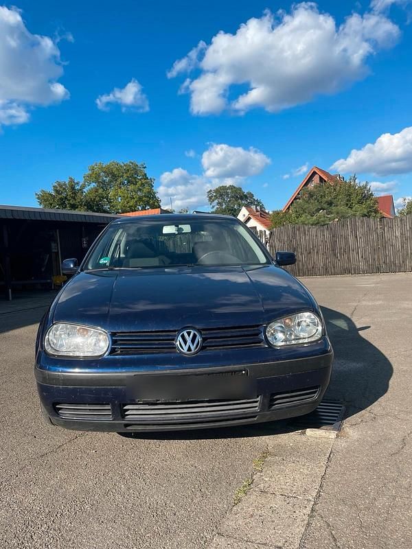 Blau Gebraucht 2003 VW Golf IV Kleinwagen | 400 € (Superpreis) - Bild 1/4