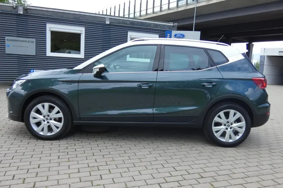 Gebraucht Seat Arona Beats 110 PS (80 kW) 2022 "camouflage" gr]n SUV