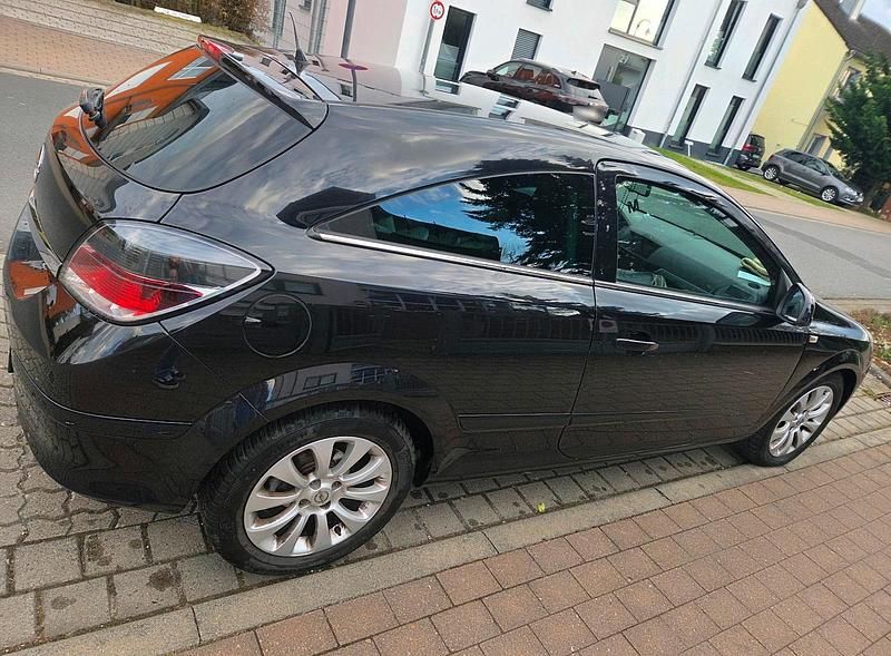 Gebraucht Opel Astra GTC 90 PS (66 kW) 2009 Schwarz Coupé
