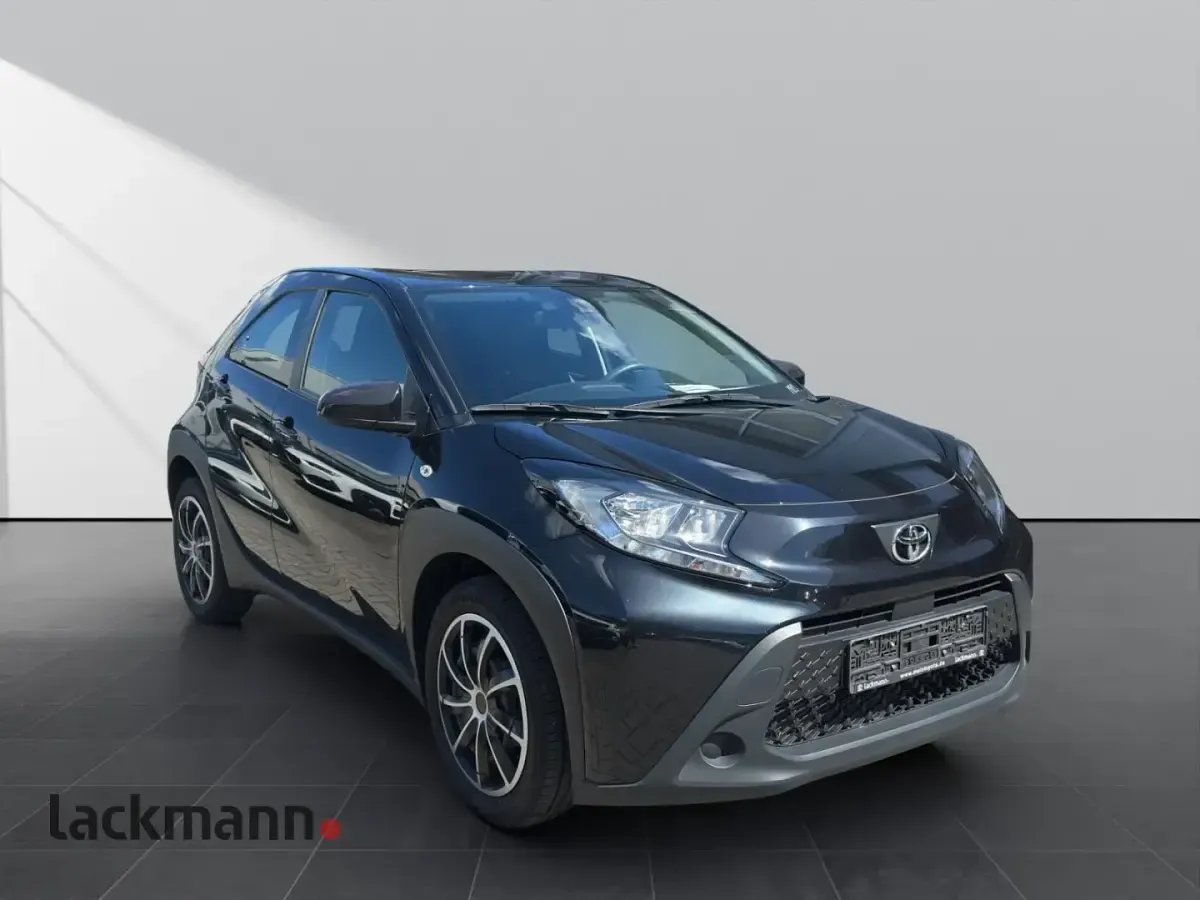 Gebraucht Toyota Aygo X Play 72 PS (52 kW) 2022 Schwarz SUV