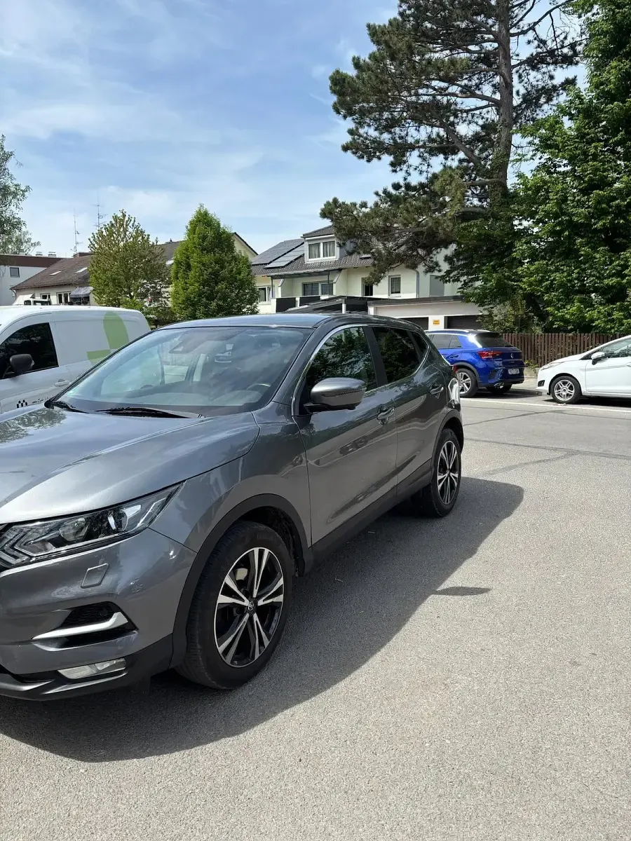 Gebraucht Nissan Qashqai 116 PS (85 kW) 2018 Grau SUV