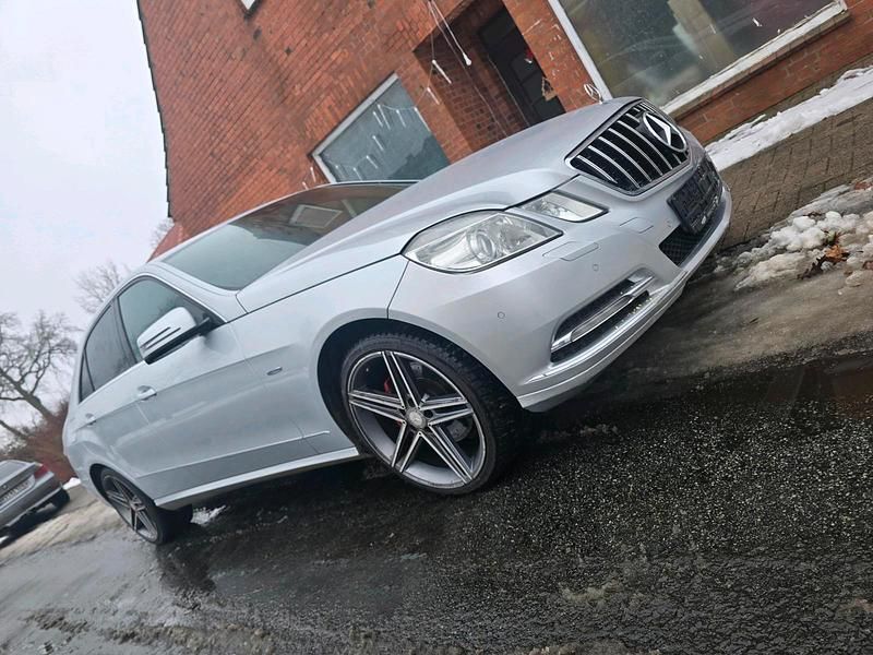 Gebraucht Mercedes E350 231 PS (169 kW) 2011 Silber Limousine