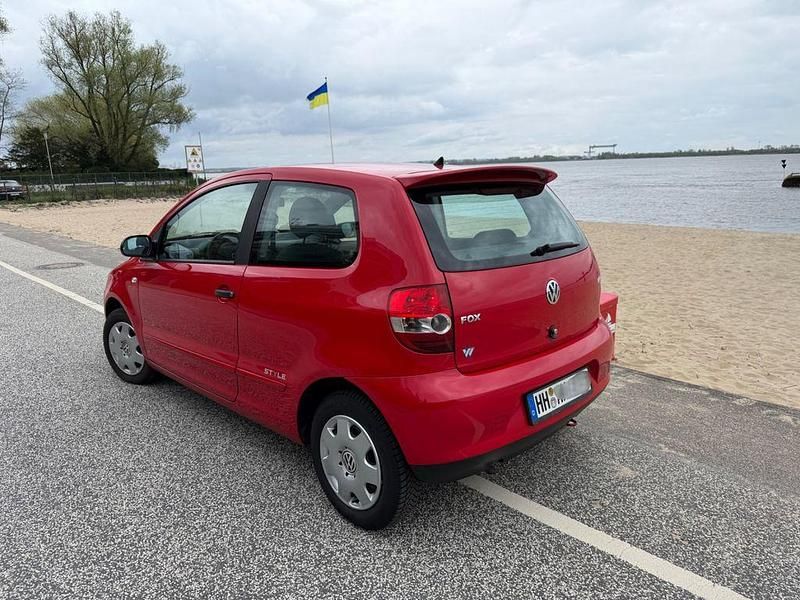 Second-hand VW Fox Style 54 CP (39 kW) 2010 Roșu Hatchback