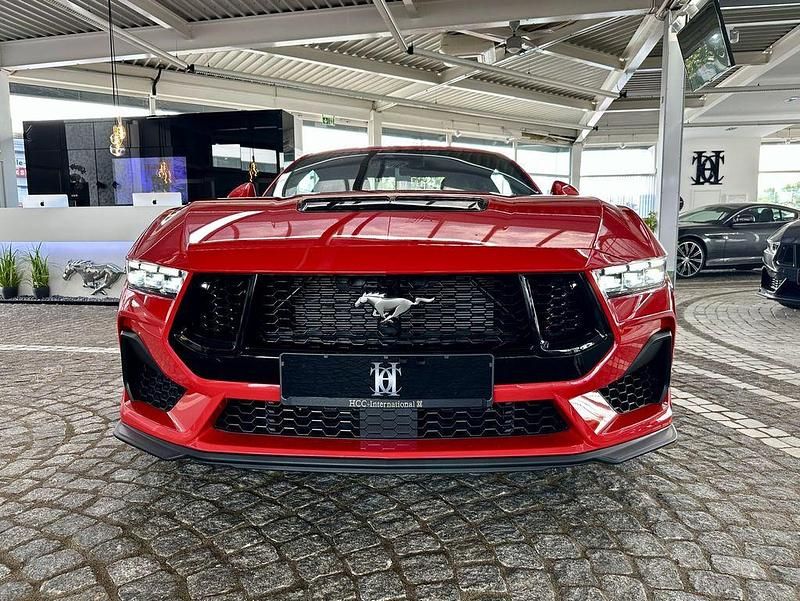 Rot Gebraucht 2024 Ford Mustang GT Fastback Coupé | 57.890 € (Etwas zu teuer) - Bild 1/4