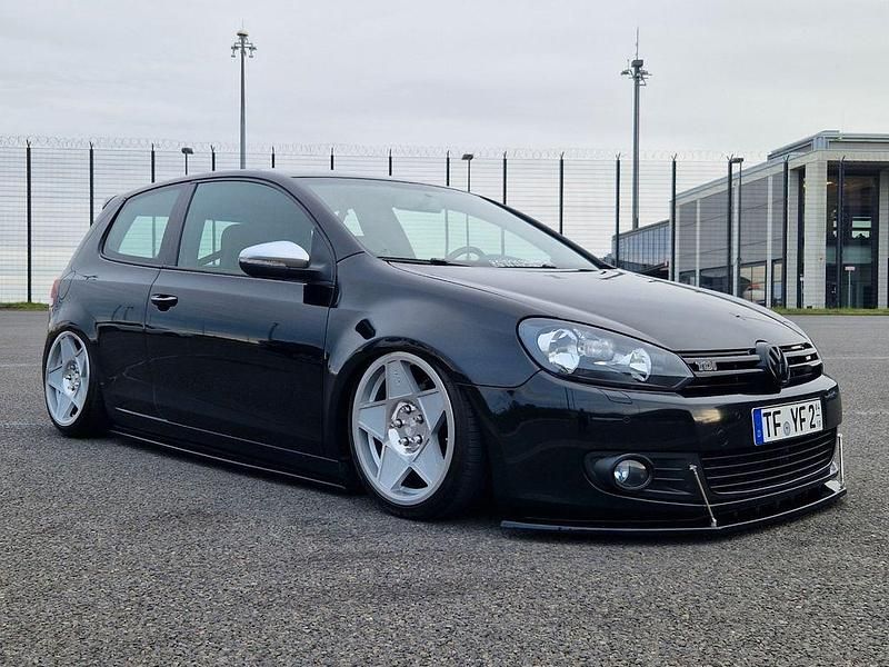 Schwarz Gebraucht 2009 VW Golf VI Highline Kleinwagen | 13.999 € - Bild 1/4