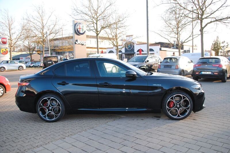Gebraucht Alfa Romeo Giulia Premium 280 PS (205 kW) 2022 Nero vesuvio metallic Limousine