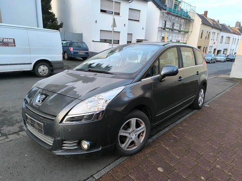 Gebraucht Peugeot 5008 112 PS (82 kW) 2012 Grau Van / Kleinbus