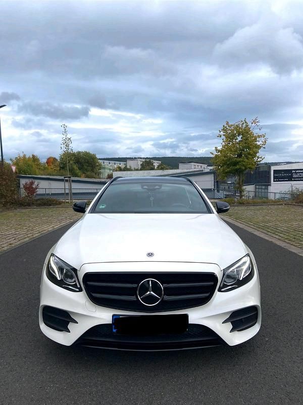 Gebraucht Mercedes E220 AMG line 194 PS (142 kW) 2018 Weiß Kombi