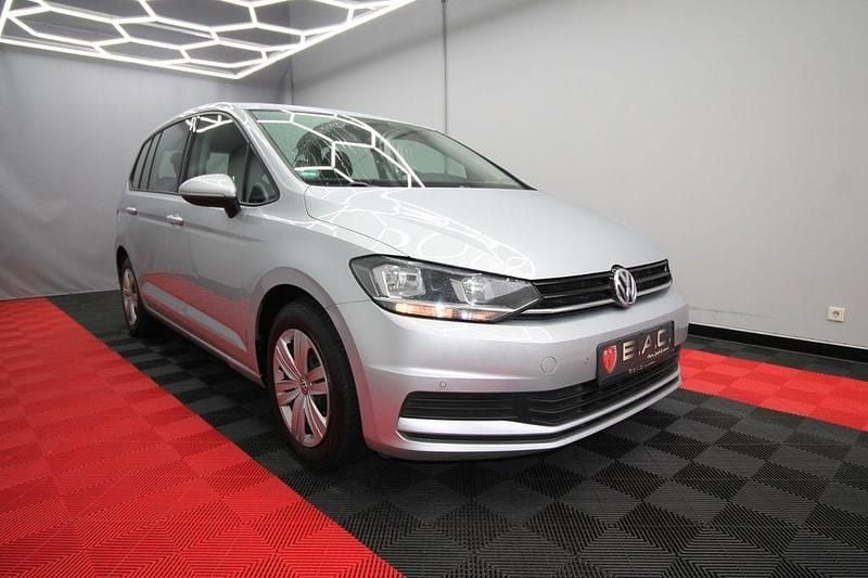 Gebraucht VW Touran Trendline 110 PS (80 kW) 2017 Silber Van / Kleinbus
