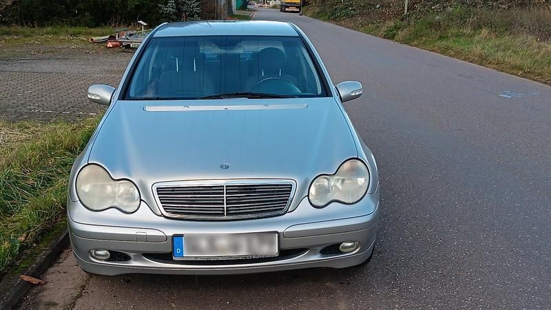 Silber Gebraucht 2003 Mercedes C180 Limousine | 5.200 € (Teuer) - Bild 1/4