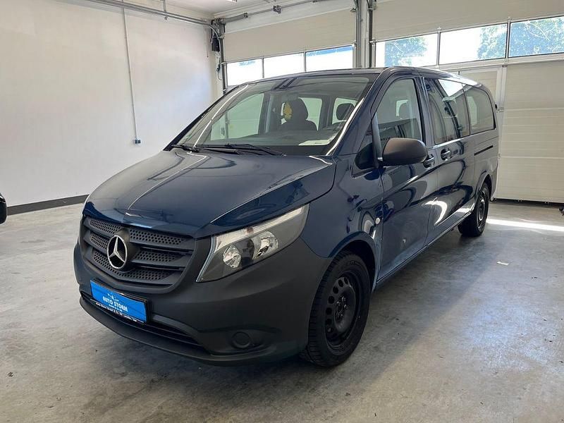 Blau Gebraucht 2023 Mercedes Vito Van / Kleinbus | 31.999 € (Etwas zu teuer) - Bild 1/4