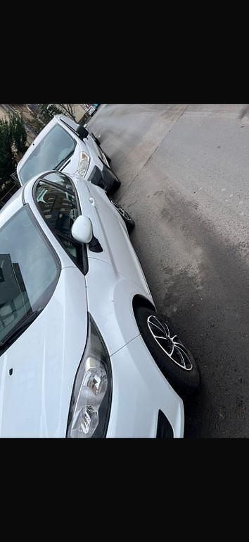 Gebraucht Ford Fiesta Trend 60 PS (44 kW) 2013 Weiß Kleinwagen