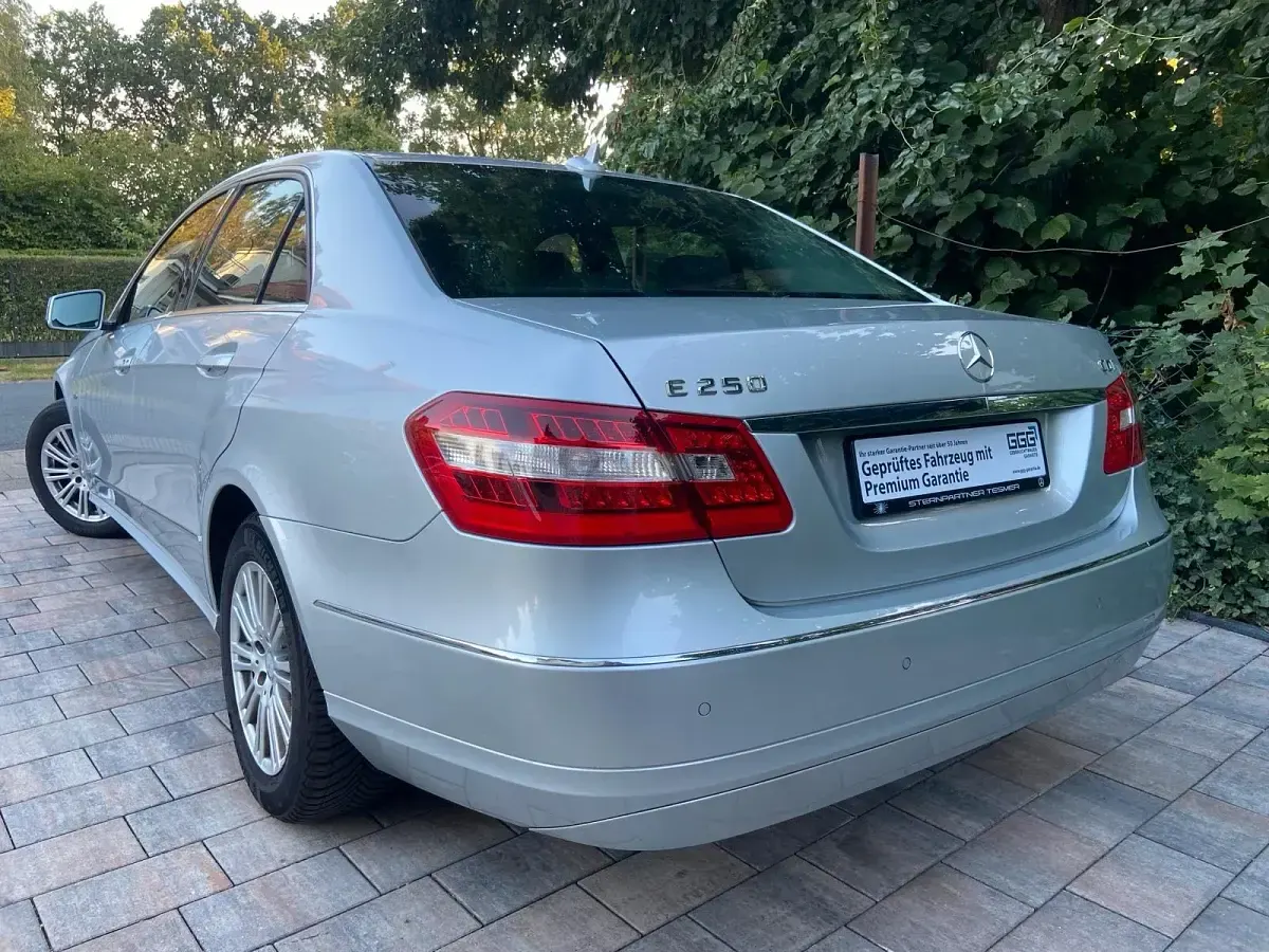 Gebraucht Mercedes E250 Elegance 204 PS (150 kW) 2010 Silber Limousine
