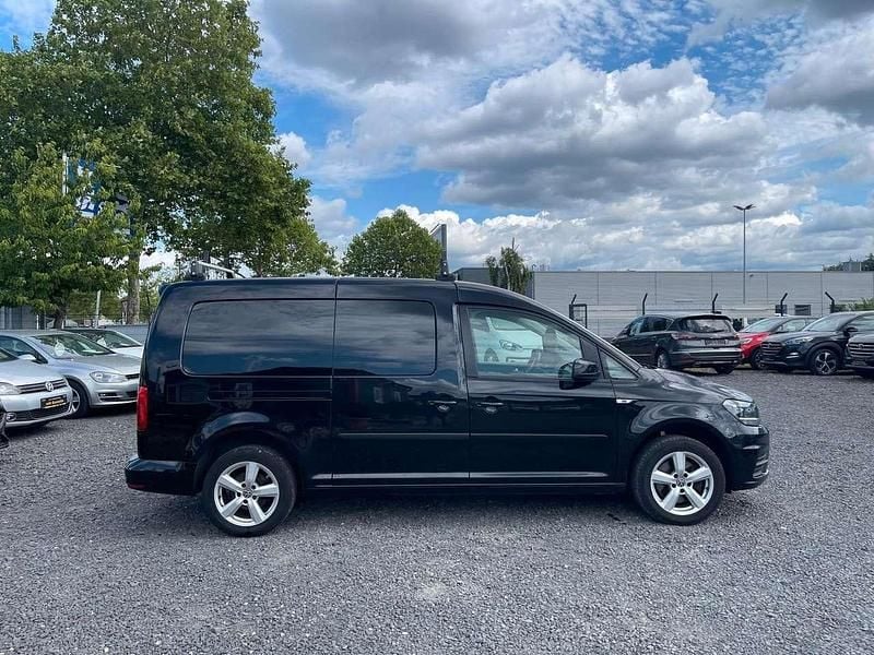 Deep black perleffekt Gebraucht 2018 VW Caddy Maxi Trendline Van / Kleinbus | 14.900 € (Fairer Preis) - Bild 1/4