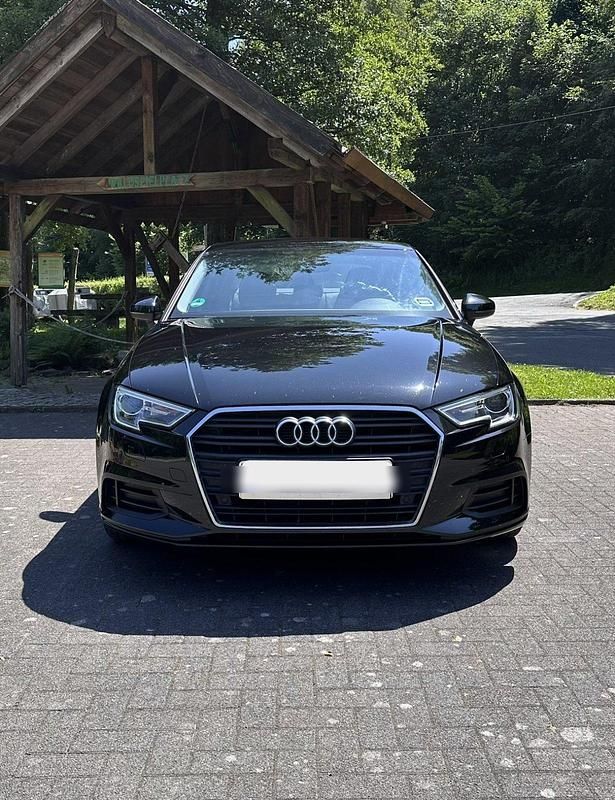 Schwarz Gebraucht 2019 Audi A3 Comfort Limousine | 13.999 € (Superpreis) - Bild 1/4