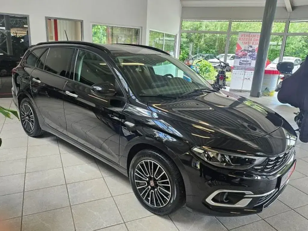 Gebraucht Fiat Tipo Life 101 PS (74 kW) 2022 Schwarzmetallic (metallic) Kombi