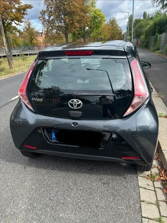 Gebraucht Toyota Aygo X-play 69 PS (50 kW) 2017 Grau Kleinwagen