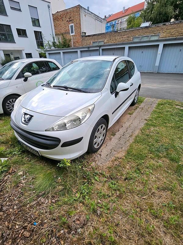 Weiß Gebraucht 2008 Peugeot 207 Limousine | 2.700 € - Bild 1/4