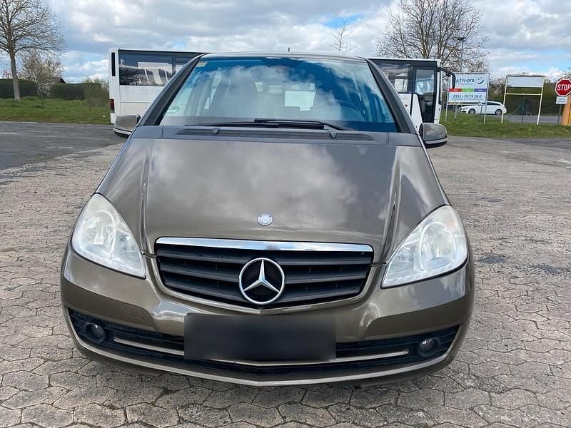 Gebraucht Mercedes A180 109 PS (80 kW) 2010 Braun Kleinwagen