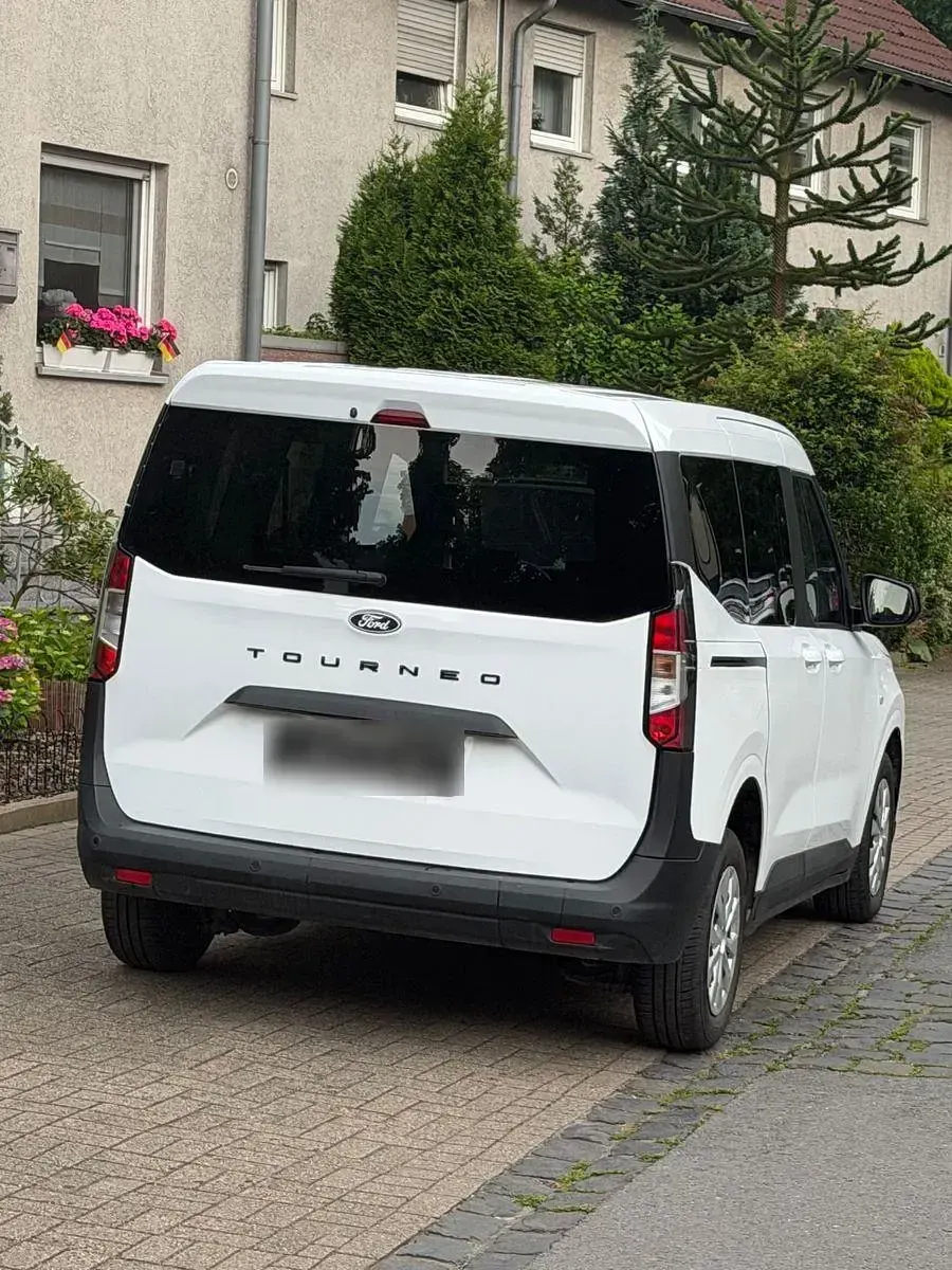 Gebraucht Ford Tourneo Courier Trend 101 PS (74 kW) 2025 Weiß Van / Kleinbus