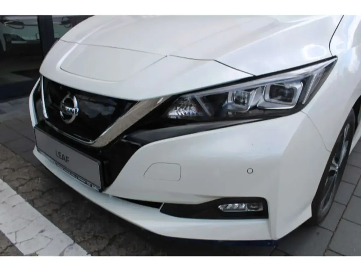 Gebraucht Nissan Leaf N-Connecta 160 kW (218 PS) 2020 Qab pearl white (p) Kleinwagen