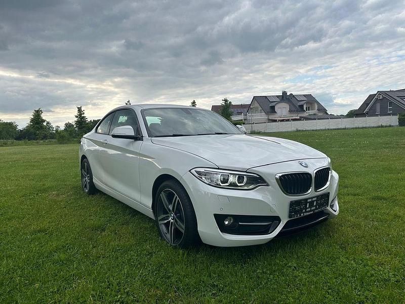 Weiß Gebraucht 2016 BMW 218 Sport Line Coupé | 12.950 € (Fairer Preis) - Bild 1/4