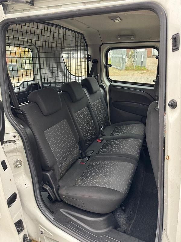Gebraucht Opel Combo Selection 90 PS (66 kW) 2016 Weiß Van / Kleinbus
