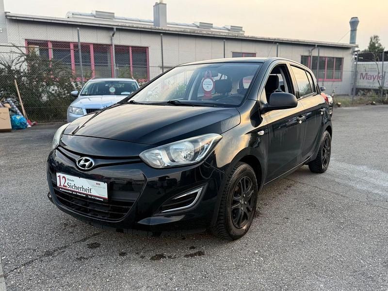 Schwarz Gebraucht 2014 Hyundai i20 Limousine | 5.480 € (Fairer Preis) - Bild 1/4