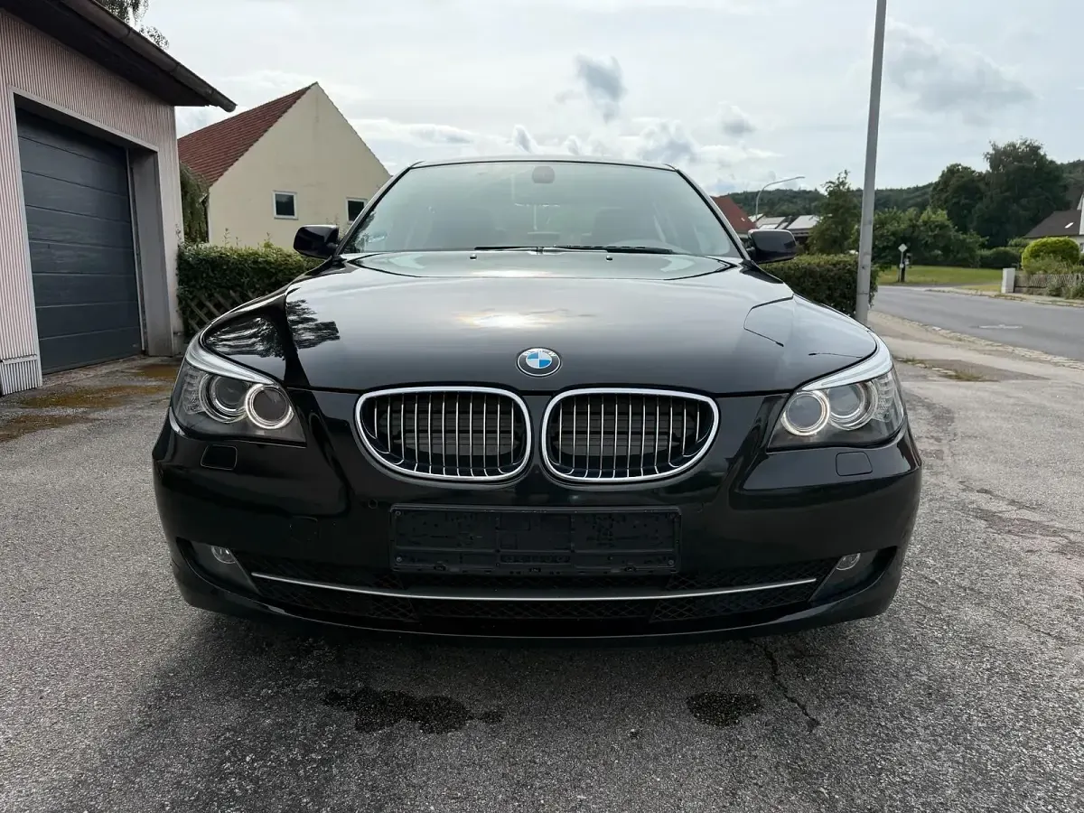 Gebraucht BMW 523 190 PS (139 kW) 2008 Schwarz Limousine