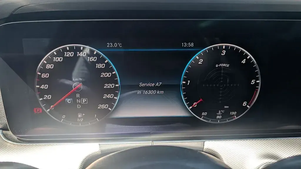 Gebraucht Mercedes E220 194 PS (142 kW) 2019 Blau Limousine