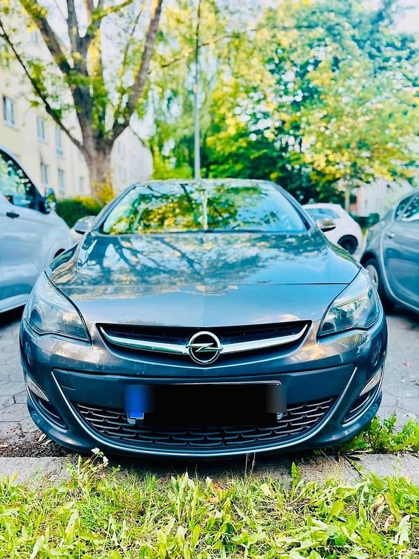 Grau Gebraucht 2013 Opel Astra Limousine | 2.900 € (Guter Preis) - Bild 1/4